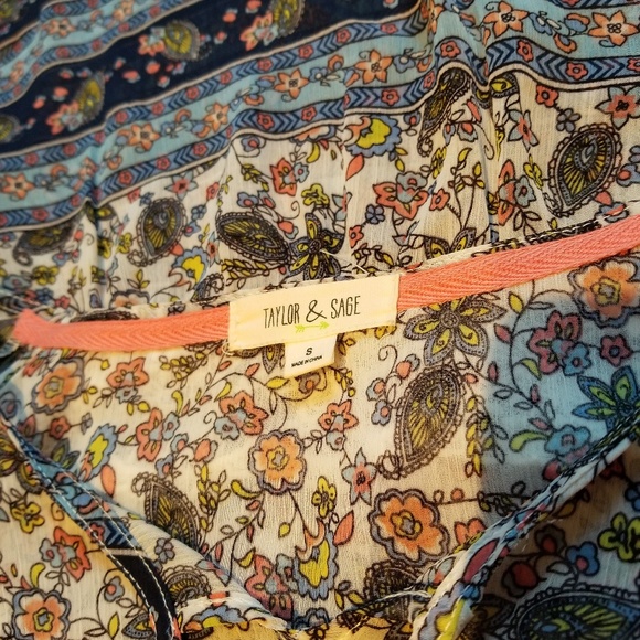 Taylor and Sage bell sleeved top from Nordstrom - Picture 3 of 3